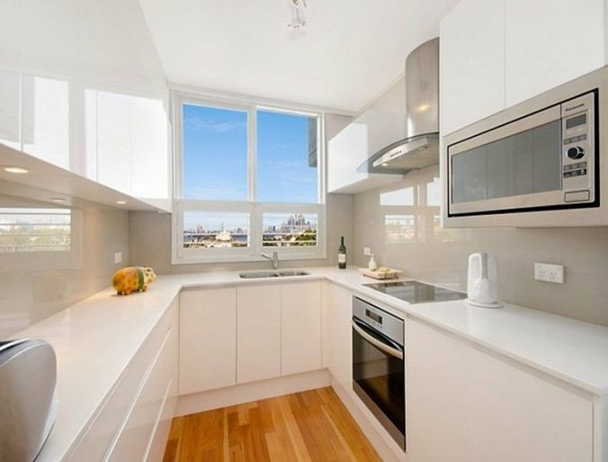 Cocina en forma de U madera