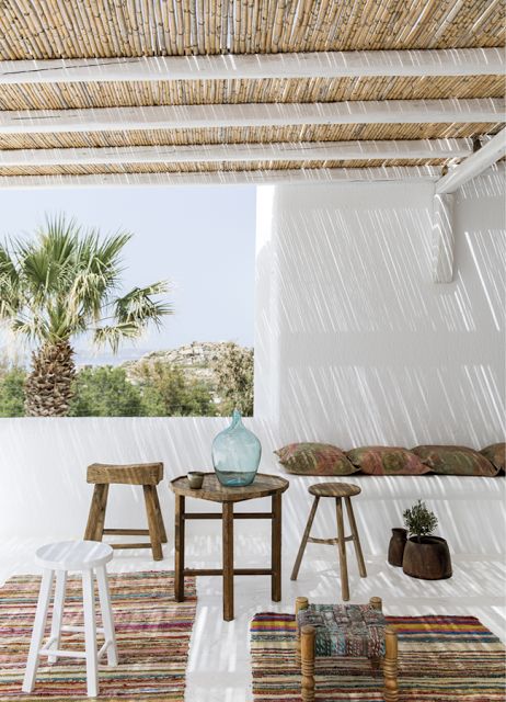 Las pérgolas tanto de madera son todo lo que necesita tu terraza ibicenca.