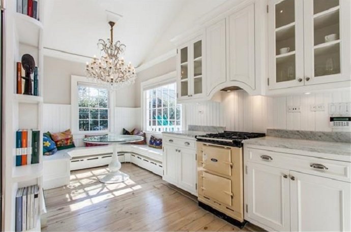Anne Hathaway compra esta mansión en Connecticut por 2,3 millones de euros