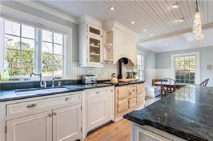 Anne Hathaway compra esta mansión en Connecticut por 2,3 millones de euros