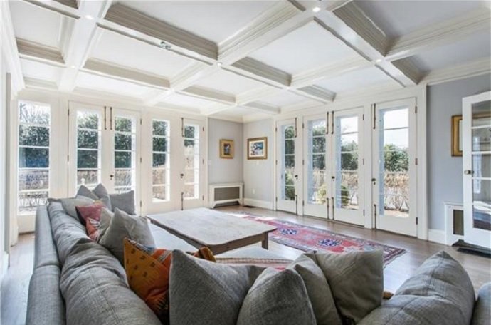 Anne Hathaway compra esta mansión en Connecticut por 2,3 millones de euros