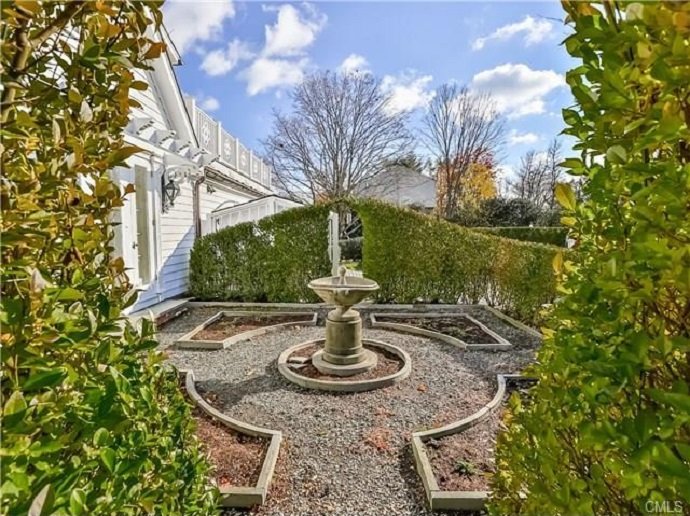 Anne Hathaway compra esta mansión en Connecticut por 2,3 millones de euros
