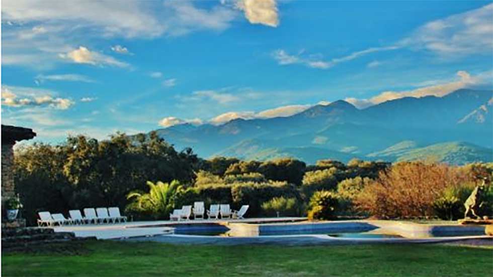 Piscina con vistas a la sierra