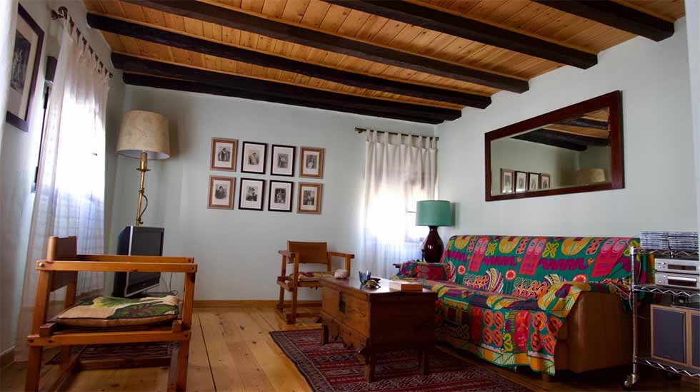 Casona antigua en la montaña