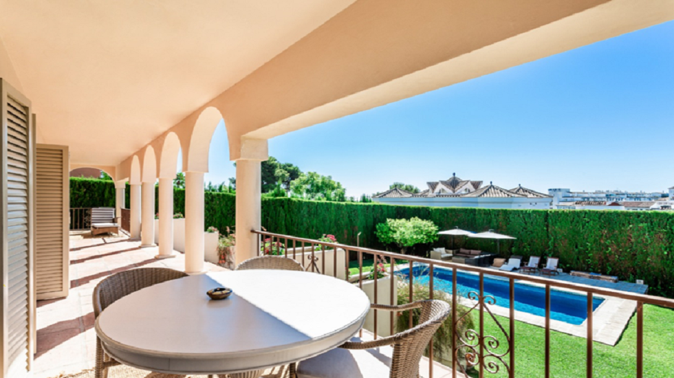villa con piscina