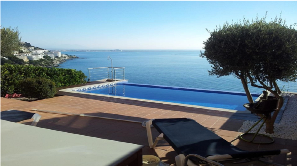 Chalet con piscina en Roses