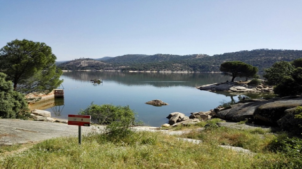 pantano de San Juan tiene zona de bano piscina natural en San Juan