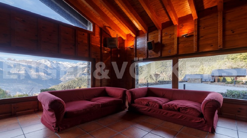 vivienda de madera vivienda de madera con grandes ventanales