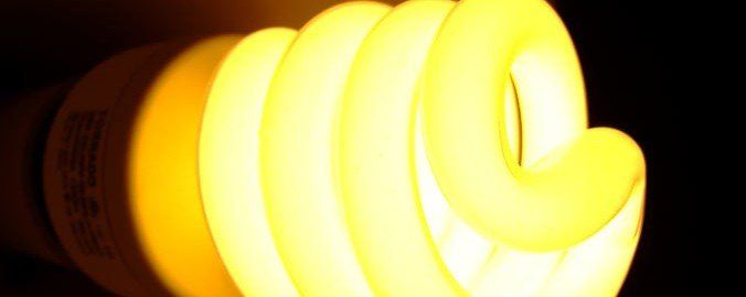 La OCU reclama una tarifa eléctrica social