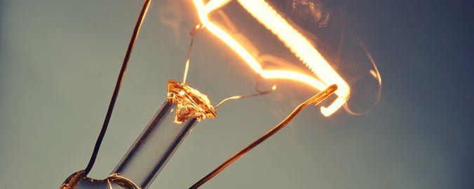 Las eléctricas devolverán una media de 33,16 euros a los usuarios por las tarifas provisionales de la luz