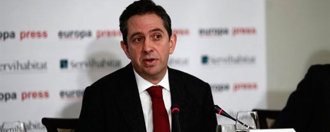 La construcción ha tocado suelo y generará crecimiento en 2015, según Economía