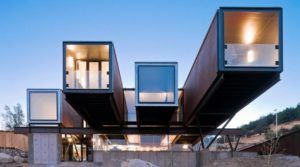 Casa oruga con contenedores