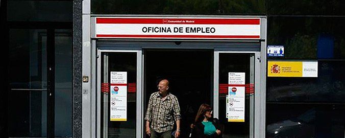 El paro bajó en 13.538 personas en febrero, su mayor descenso en este mes en 14 años