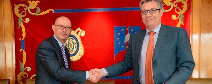 Notarios y administradores conectarán plataformas para conocer las deudas de las comunidades de vecinos