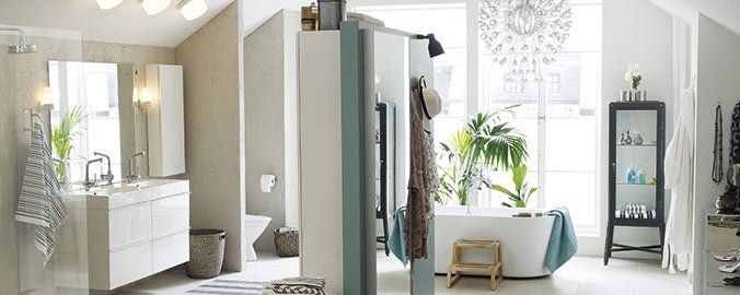 Consejos para lograr más sensación de amplitud en tu baño