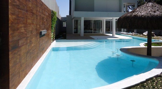 Consejos para reformar la piscina de tu casa - Fotocasa Life piscinas accesibles