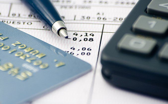 hoja de cuentas, apuntes, numeros, informes y datos económicos