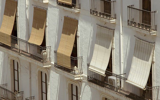 Calentar casa fría con persianas