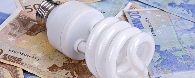 La bajada de la luz en febrero supondrá un ahorro estimado de 10€ según la OCU