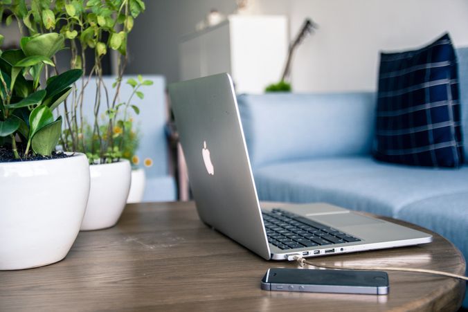 Tengo una vivienda para alquilar ¿Por dónde empiezo? ¿Qué certificados, cédulas… necesito? - Fotocasa Life ordenador, trabajo