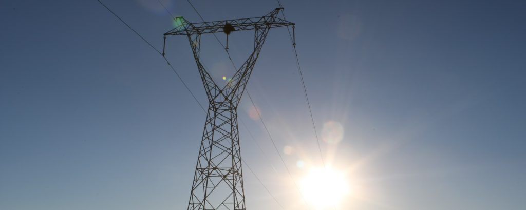 Endesa defiende que no corta la luz a clientes vulnerables. «Aplicamos la ley estatal»