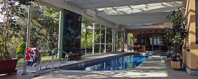 Casas con piscina interior para disfrutar cuando tú quieras