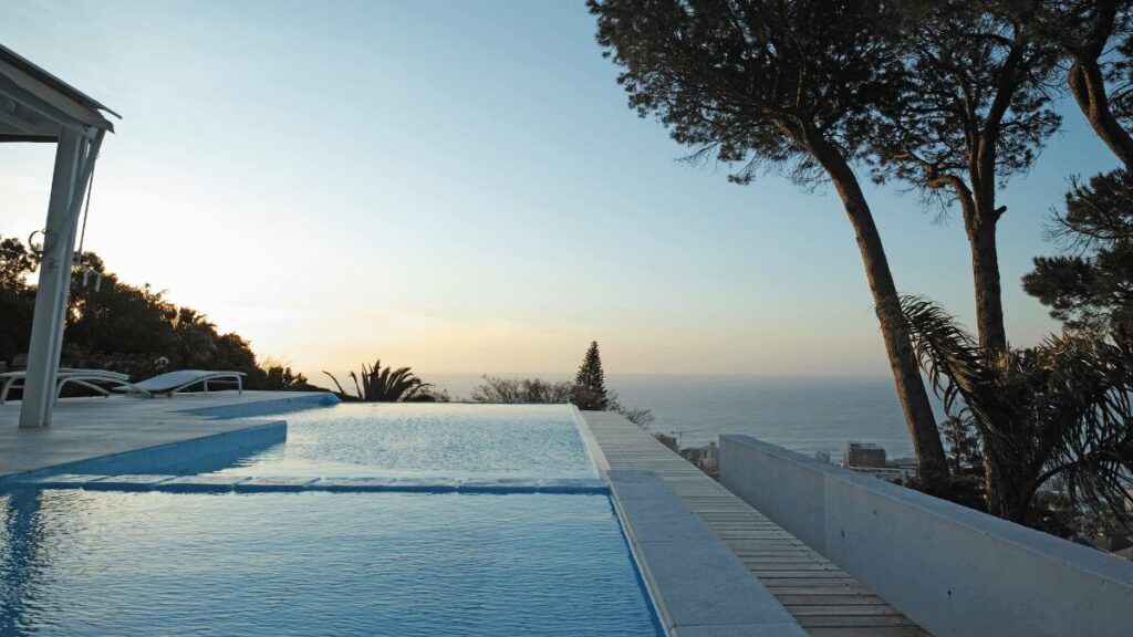 Chalet de lujo de obra nueva en Mallorca, con piscina desbordante y vistas al Mediterráneo, a la venta en Fotocasa