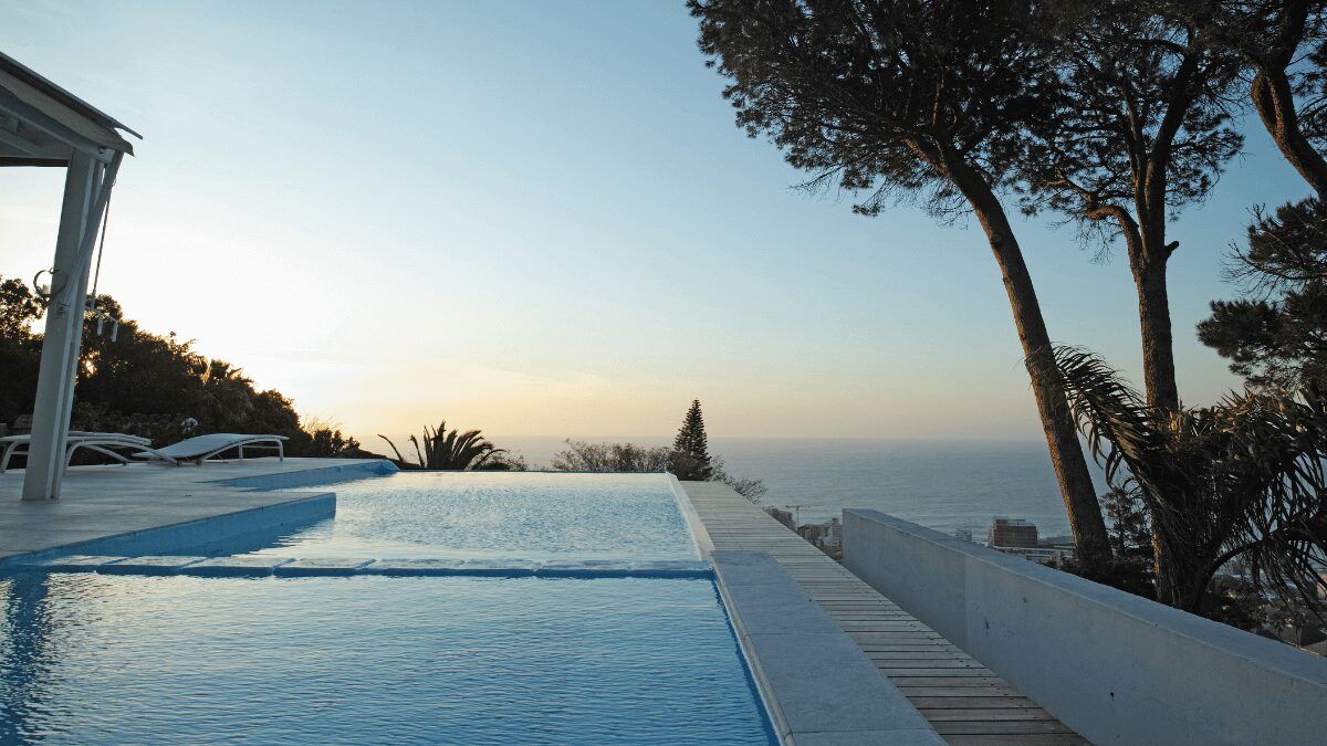 Chalet de lujo de obra nueva en Mallorca, con piscina desbordante y vistas al Mediterráneo, a la venta en Fotocasa