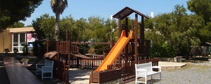 ¿Vacaciones con peques? Viviendas con parques infantiles y piscinas