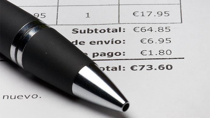 Pérdidas en las grandes eléctricas por el suministro de luz a precio regulado