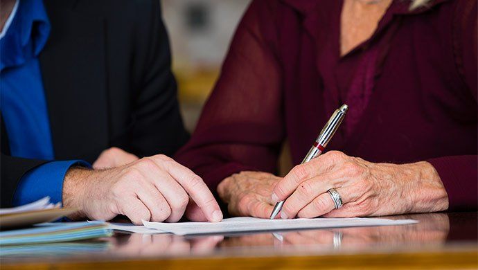 Herencias, ¿de quién es el dinero de la cuenta de un fallecido?