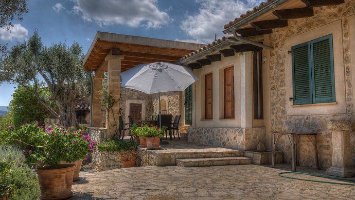 La ley turística balear exige permiso de la comunidad y un registro para casas anunciadas en la web