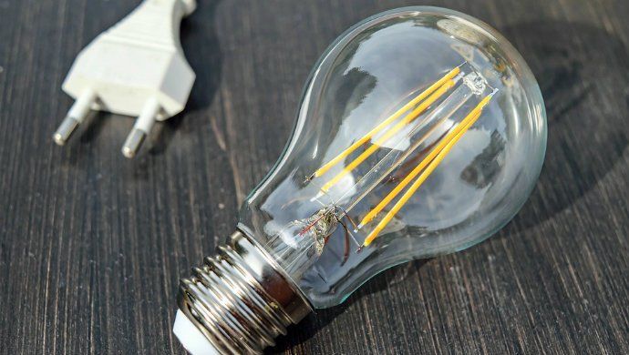 El Congreso insta al Gobierno a prohibir los cortes de luz a personas sin recursos