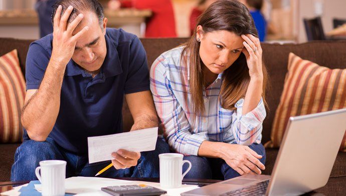 Casi la mitad de los consumidores llegan justos a fin de mes