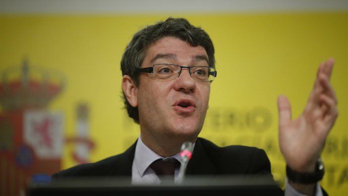 Nadal dice que el recibo de la luz será unos 100 euros más caro este año a los actuales precios