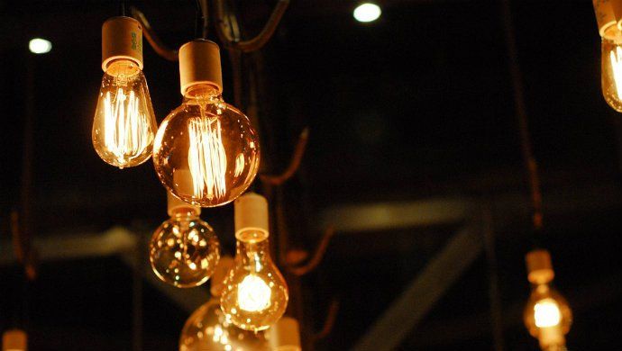 La luz se dispara un 4% en diciembre y cierra 2016 con una subida del 3,7%