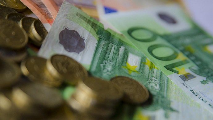 Los depósitos de hogares y empresas se reducen en 8.200 millones de euros en enero
