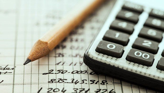 La exministra Corredor alerta de que un 8% de españoles pagó con retraso recibos domésticos en 2016