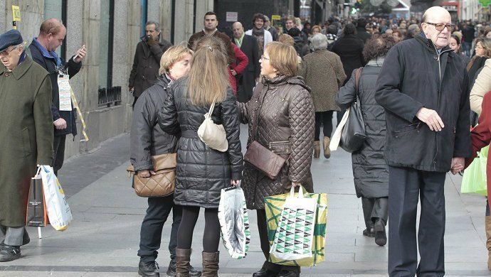 La confianza del consumidor se acerca a máximos históricos tras dispararse 7 puntos en abril