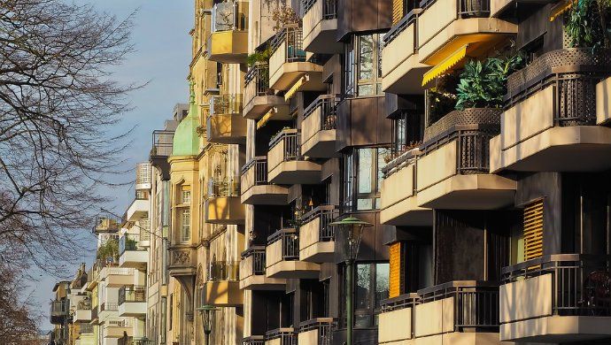 La compraventa de viviendas cae un 8,6% en abril tras catorce meses consecutivos al alza