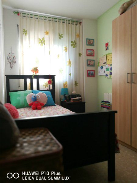 Cómo sacar fotos con tu móvil y vender más con la fotografía inmobiliaria (1ª parte) - Fotocasa Life - fotos, huawei, móvil - Vender piso - Es indudable que los móviles han sustituido en muchos casos a las cámaras fotográficas tradicionales, sobre todo en lo que a fotos personales y viajes se refiere. Su evolución ha sido meteórica y los últimos modelos son ya perfectos también para usos profesionales, como los que requiere la fotografía inmobiliaria. Pero ¿cómo podemos sacar buenas fotografías de un inmueble en concreto con el móvil? Aquí van algunas pistas.