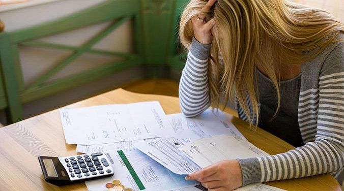 Empresas y familias se han ahorrado 83.000 millones en el pago de intereses de sus deudas desde 2008