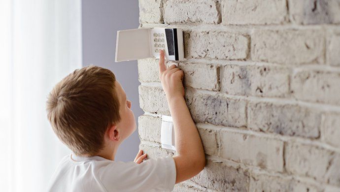 Prevé un posible robo con sistemas de seguridad que protejan tu vivienda.