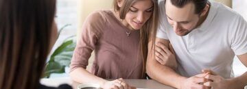 Reflexiona sobre si la mejor opción para ti son los pisos de bancos.