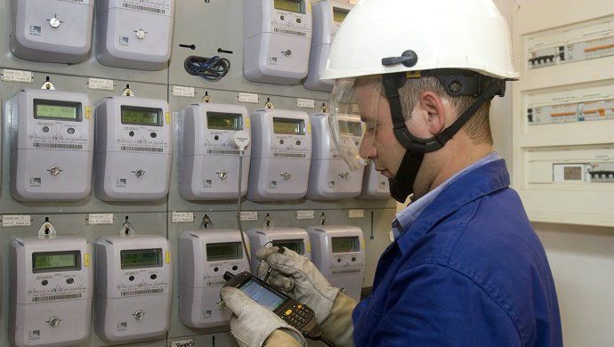 El Congreso reclama que las eléctricas compartan con clientes la información de los nuevos contadores