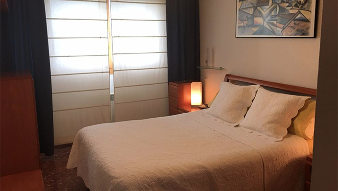 Seis viviendas con vecinos ilustres - Fotocasa Life - Barcelona, famosos, Histórico, madrid, Zaragoza - Compraventa - Pequeño, pero coqueto. Así es este ático situado en el entorno de puerta del Sol de Madrid. Quizá, esta vivienda hubiera sido del gusto de uno de los vecinos más ilustres de la zona, sobre todo, para los más pequeños: el Ratoncito Pérez, que vivió dentro de una caja de galletas en la Confitería Prast en la calle Arenal.