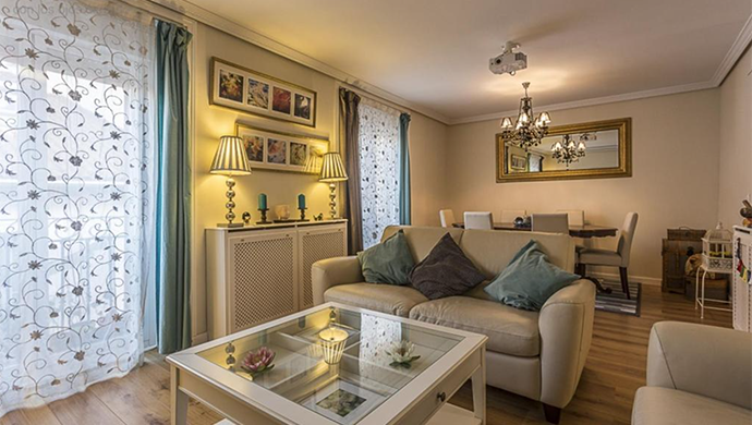 Seis viviendas con vecinos ilustres - Fotocasa Life - Barcelona, famosos, Histórico, madrid, Zaragoza - Compraventa - Pequeño, pero coqueto. Así es este ático situado en el entorno de puerta del Sol de Madrid. Quizá, esta vivienda hubiera sido del gusto de uno de los vecinos más ilustres de la zona, sobre todo, para los más pequeños: el Ratoncito Pérez, que vivió dentro de una caja de galletas en la Confitería Prast en la calle Arenal.
