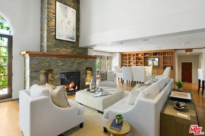 Alanis Morissette vende su mansión en Brentwood por más de 4 millones de euros - Fotocasa Life - Casas de famosos, famosos - Curiosidades - Alanis Morissette ha hecho negocio con su casa de Brentwood. La cantante ha vendido la mansión por más de 4 millones de euros.