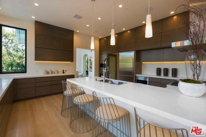Eva Longoria y su mansión de más de 1.000 metros cuadrados - Fotocasa Life - Casas de famosos, famosos - Curiosidades - Eva Longoria acaba de comprar una nueva mansión de lujo. Tiene más de 1.000 metros cuadrados de superficie y cuesta 13,5 millones de dólares.
