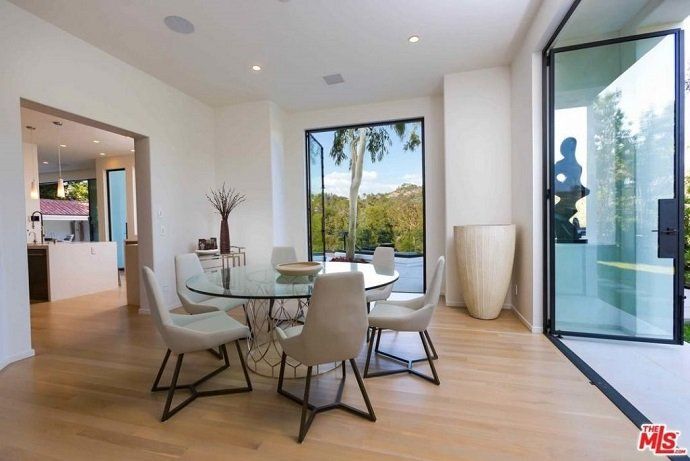 Eva Longoria y su mansión de más de 1.000 metros cuadrados - Fotocasa Life - Casas de famosos, famosos - Curiosidades - Eva Longoria acaba de comprar una nueva mansión de lujo. Tiene más de 1.000 metros cuadrados de superficie y cuesta 13,5 millones de dólares.